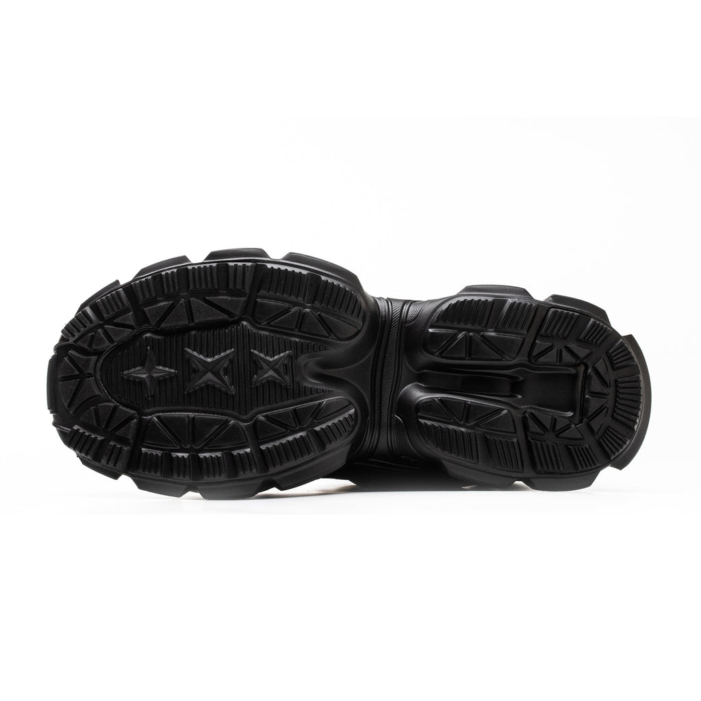 THE SNEAKER BUT IN BLACK