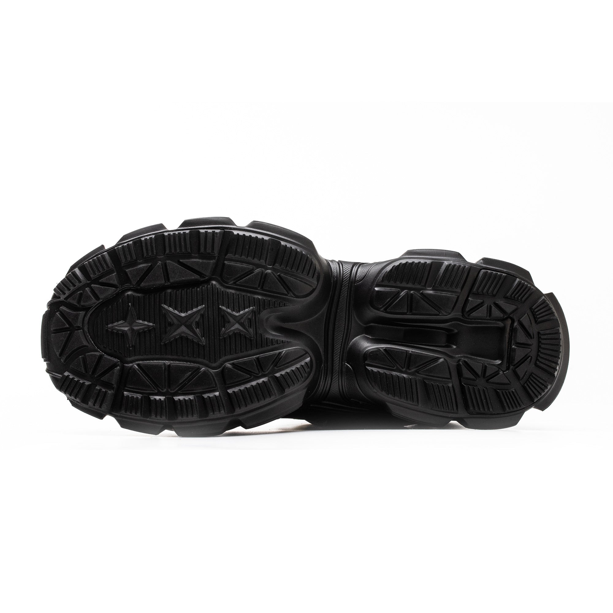 THE SNEAKER BUT IN BLACK