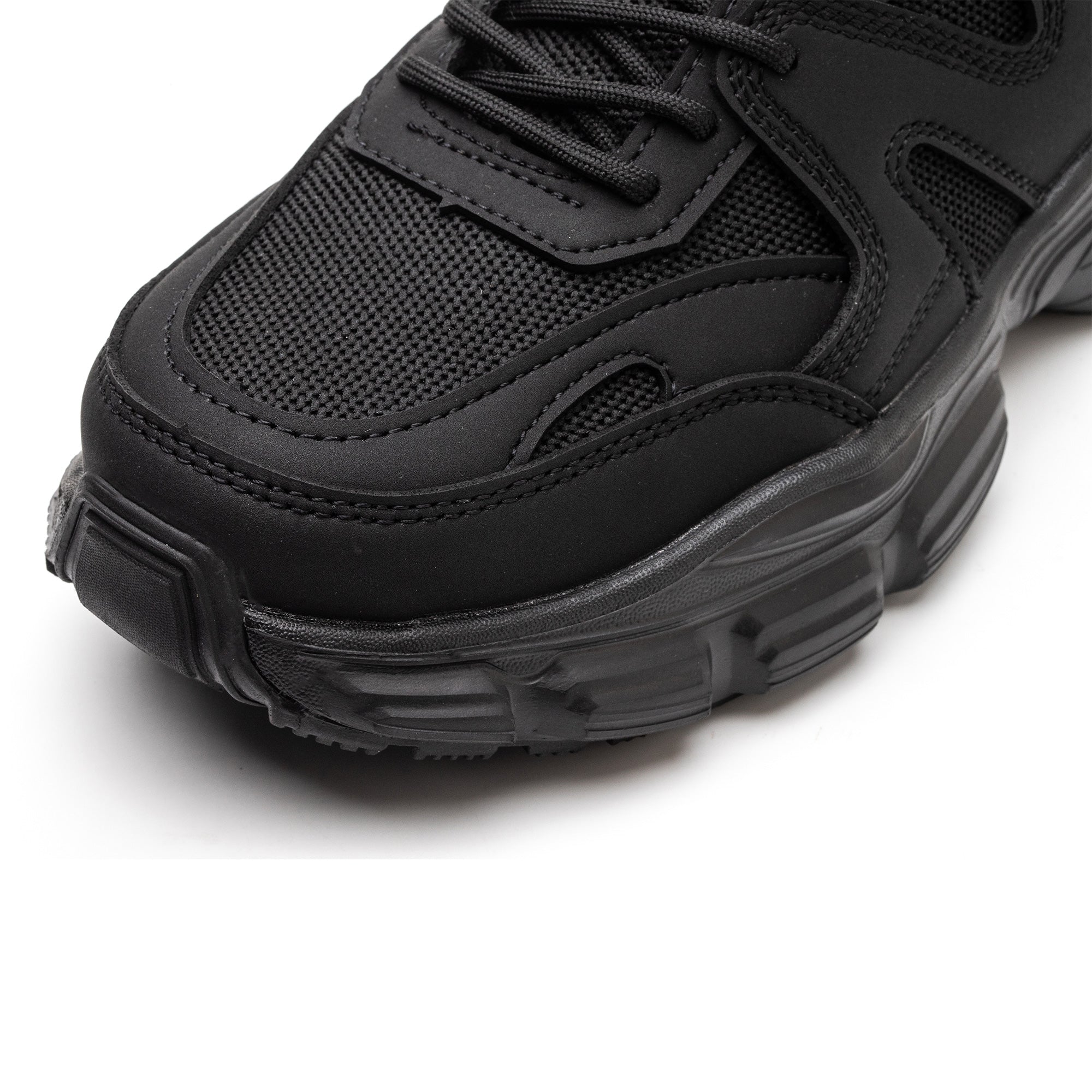 THE SNEAKER BUT IN BLACK