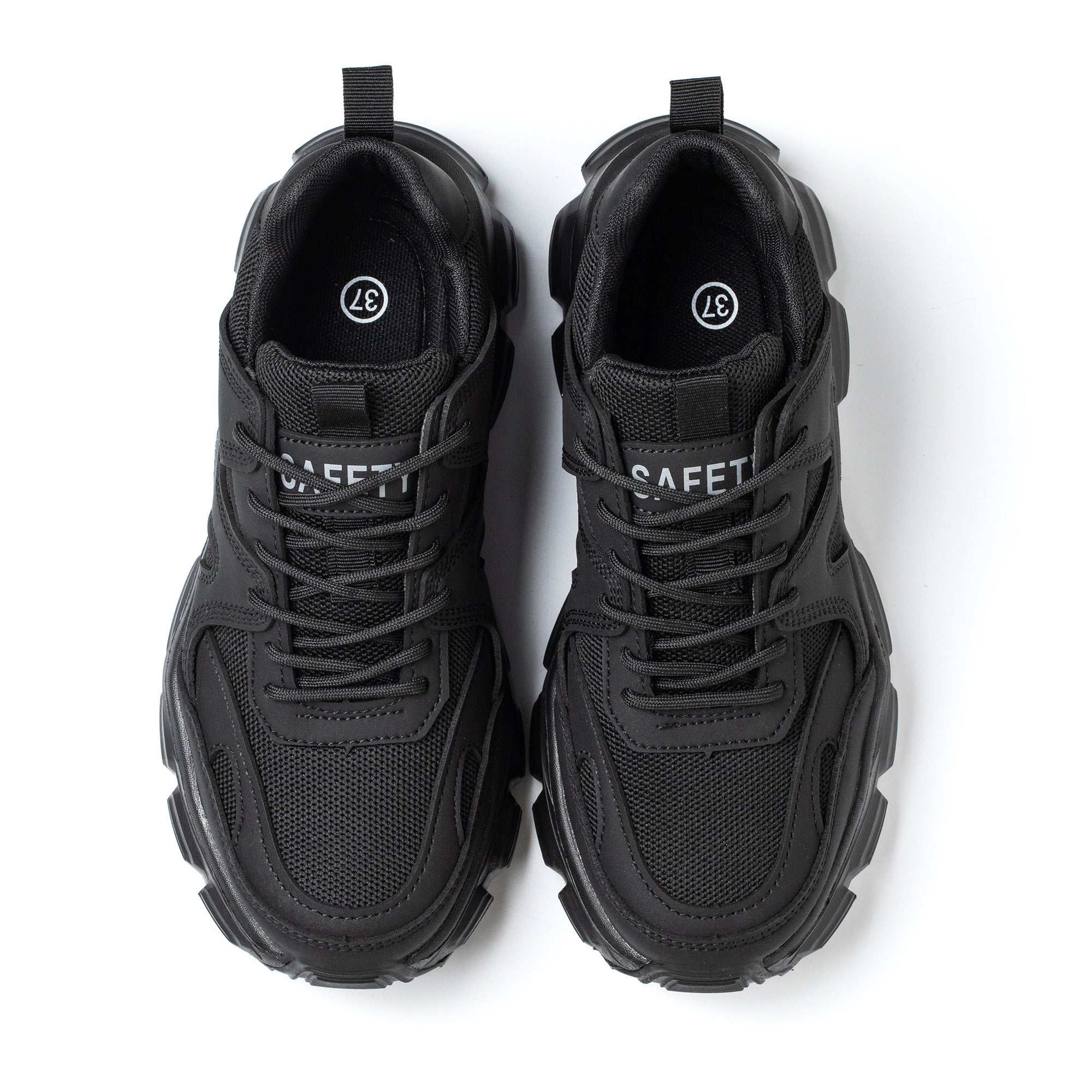 THE SNEAKER BUT IN BLACK